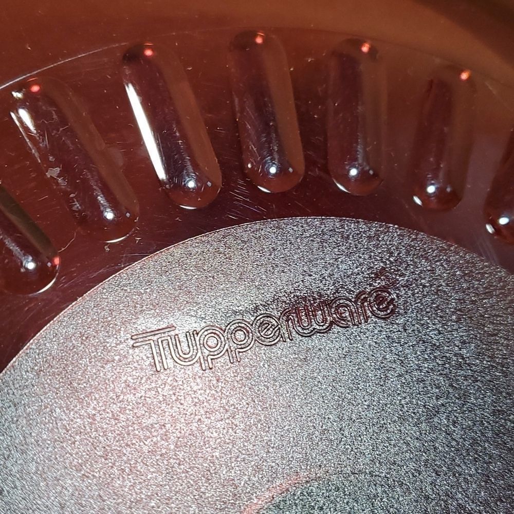 Red Tupperware Tupperwave #1 - Picture 4 of 4